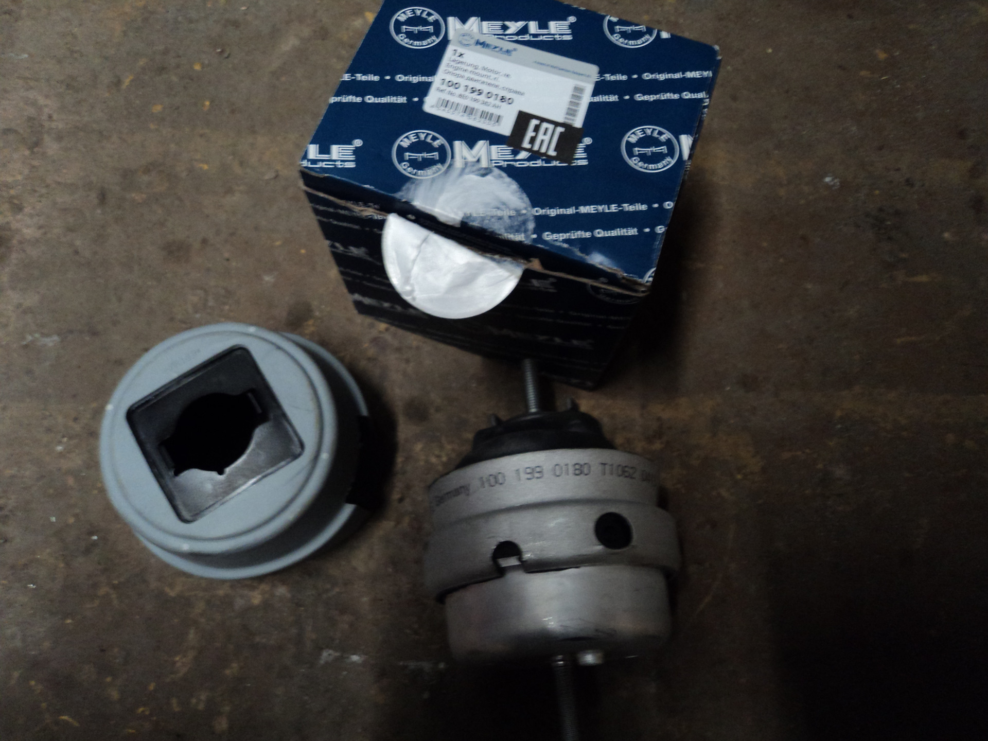 Опоры двигателя спорт. Опора двигателя Audi a4/a5 07-. Опора двигателя Audi a4 1.8. Audi a4 b6 опора двигателя quattro. Опора двигателя Audi a4 b7.