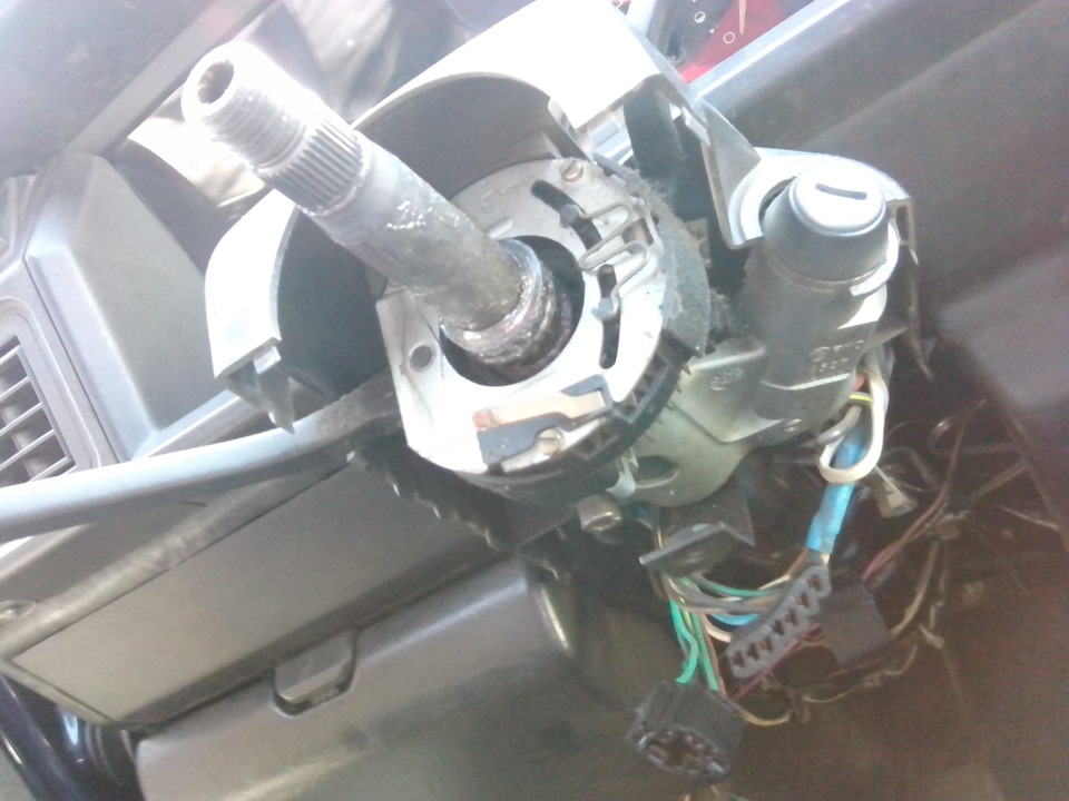 устранение люфта рулевой колонки (нижняя втулка) — SEAT Ibiza (021A), 1 ...