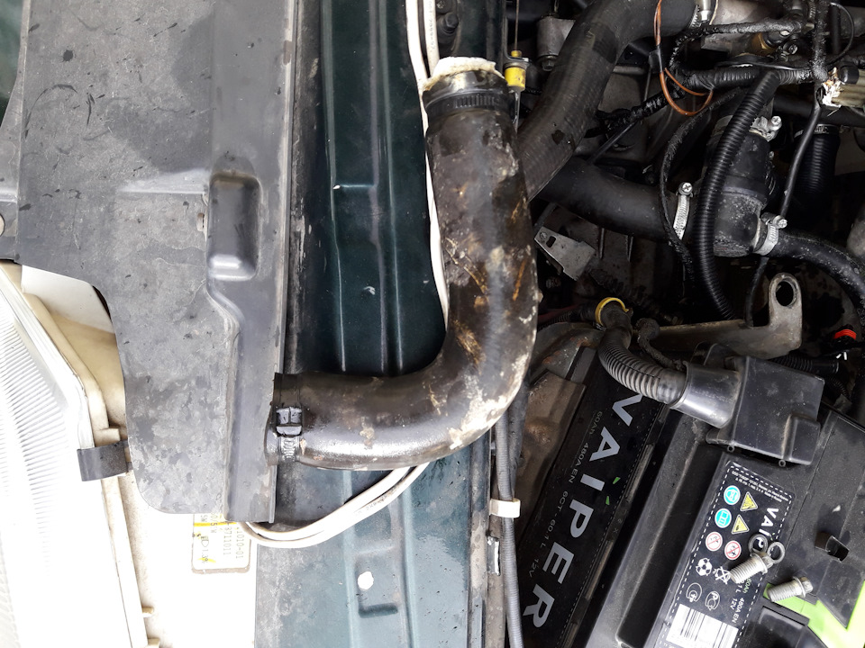 Слив охлаждающей жидкости насосом. — Lada 2114, 1,5 л, 2004 года ...