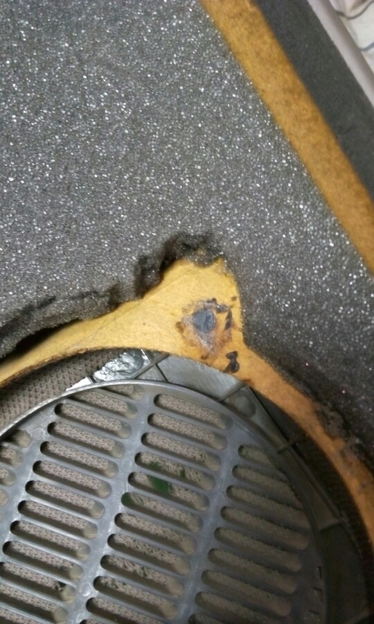 Срезаем паяльником! В планах было потом просверлить дырочки и завернуть саморезы, но обошелся клеевым пистолетом… — Toyota Cresta (100)