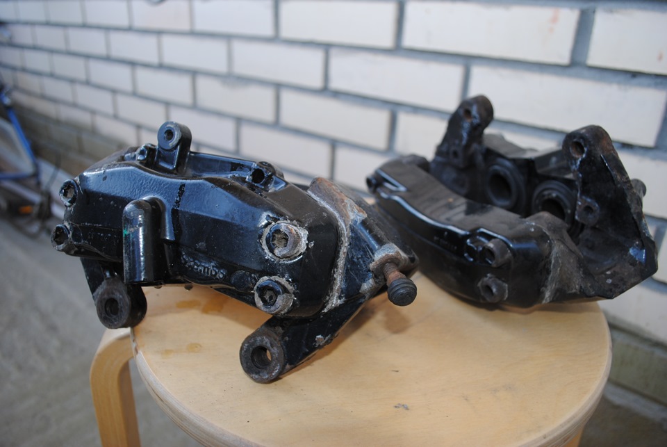 T4 суппорта. Mercedes w220 ремкомплект суппорта BREMBO. 4 Поршневые суппорта w220. Тормоза Брембо Мерседес w211.