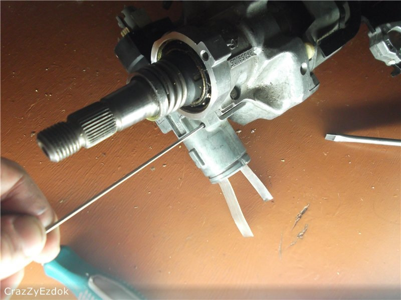 Заблокировался руль и ключ в положении стартера — Opel Zafira A, 1,8 л ...