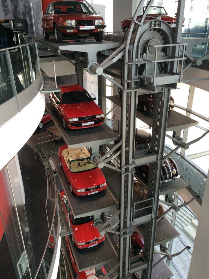 Музей Ауди в Ингольштадте — BMW 3 series (E46/5), 2 л, 2002 года ...