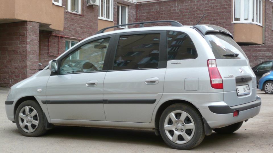 Хендай матрикс расход. Хендай Матрикс 1.8. Хендай Матрикс 1.8 GLS. Hyundai Matrix 1.8 at, 2002, по капоте. Hyundai Matrix 2023.