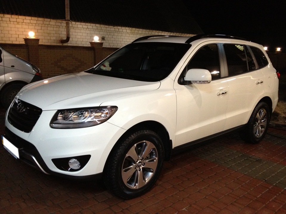Белый фе. Hyundai Santa Fe II 2012 белый. Хендай Санта Фе 2012 белый. Santa Fe cm 2012. Сантафе 2012 год белый цвет.