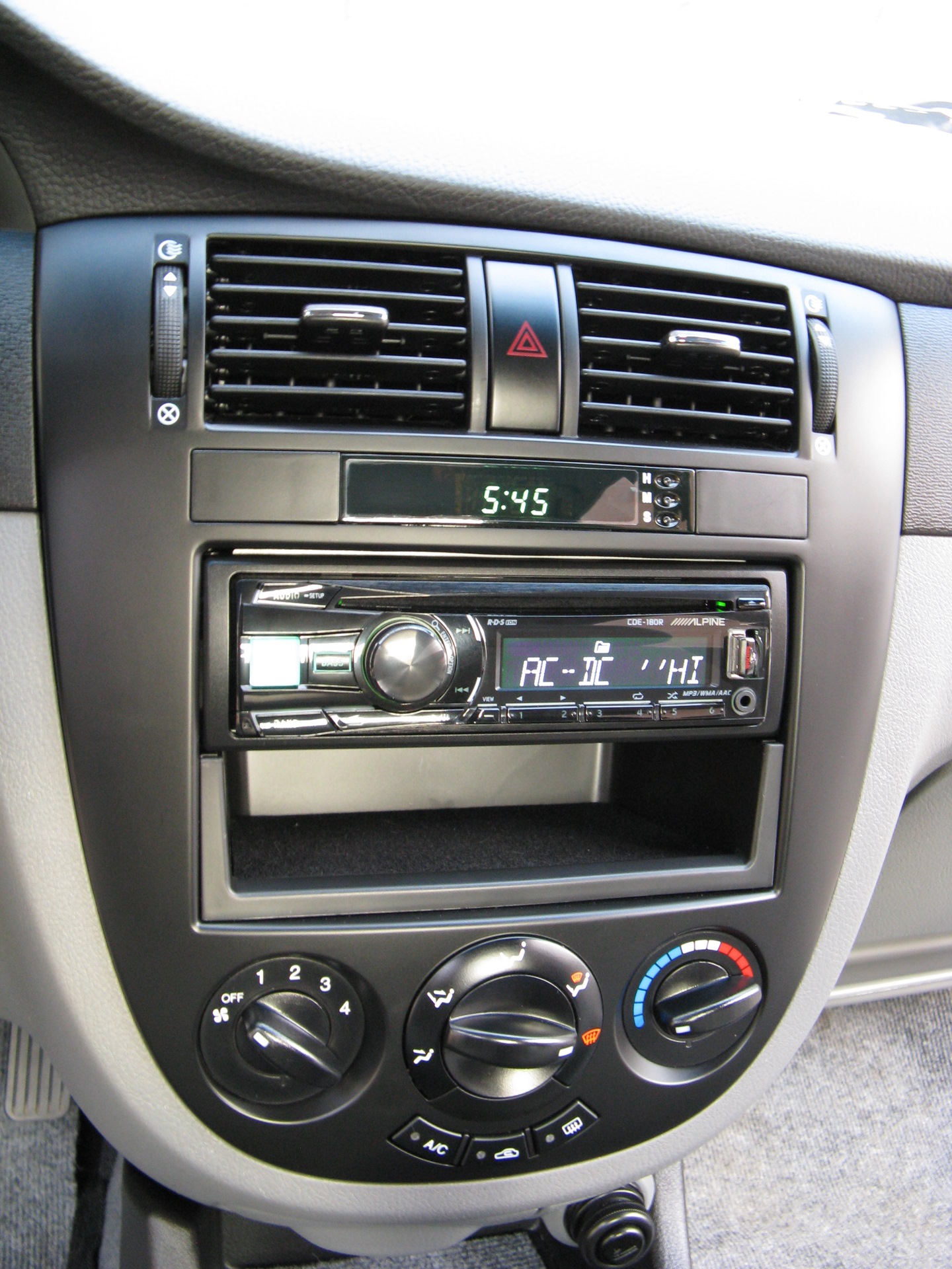 Pioneer MVH-170UBG на Alpine CDE-180R замена головного устройства ...