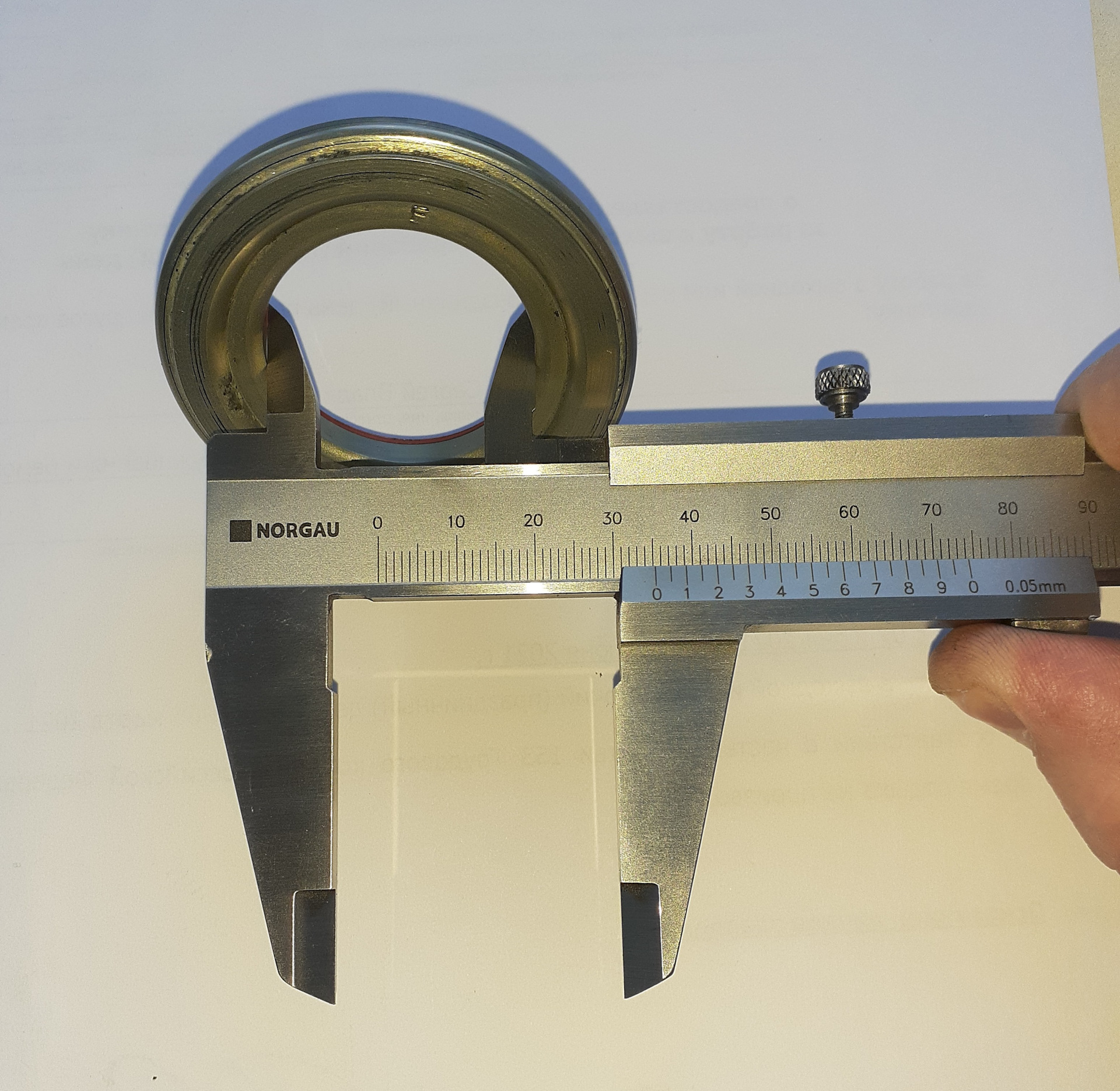 Измерение штангенциркулем 0. Штангенциркуль диаметр трубы. Измерить диаметр трубы штангенциркулем. Кронциркуль электронный igaging, для наружных измерений м00008939. 05.
