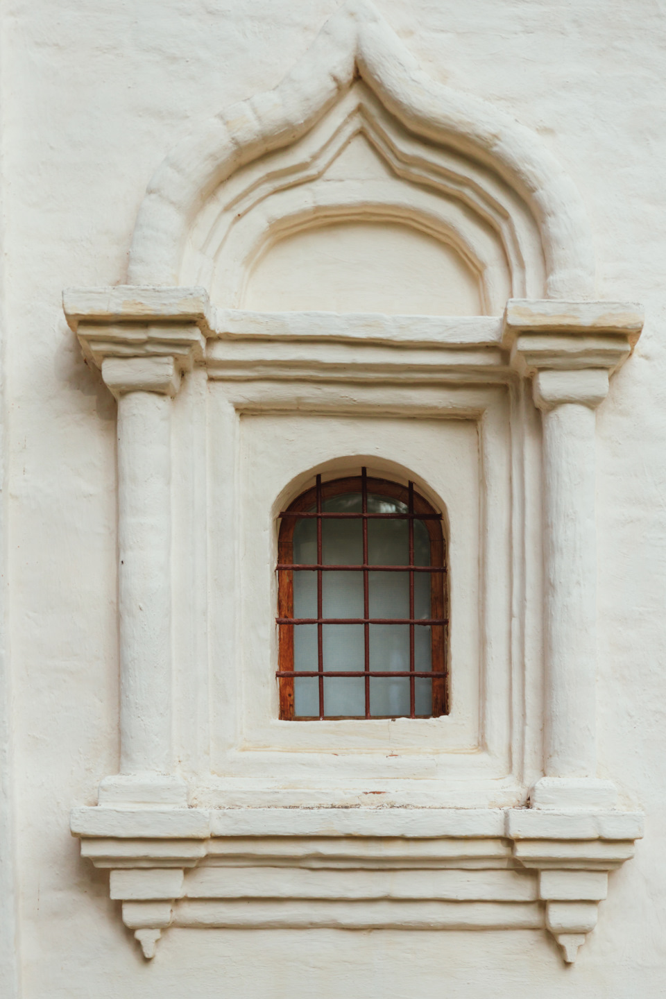 Нападение на храм в улан удэ. Церковь забирается. Крыша храма неба в улан-удэ. Заброшенные деревни татарстана. Человек забрался на церковь в центре.