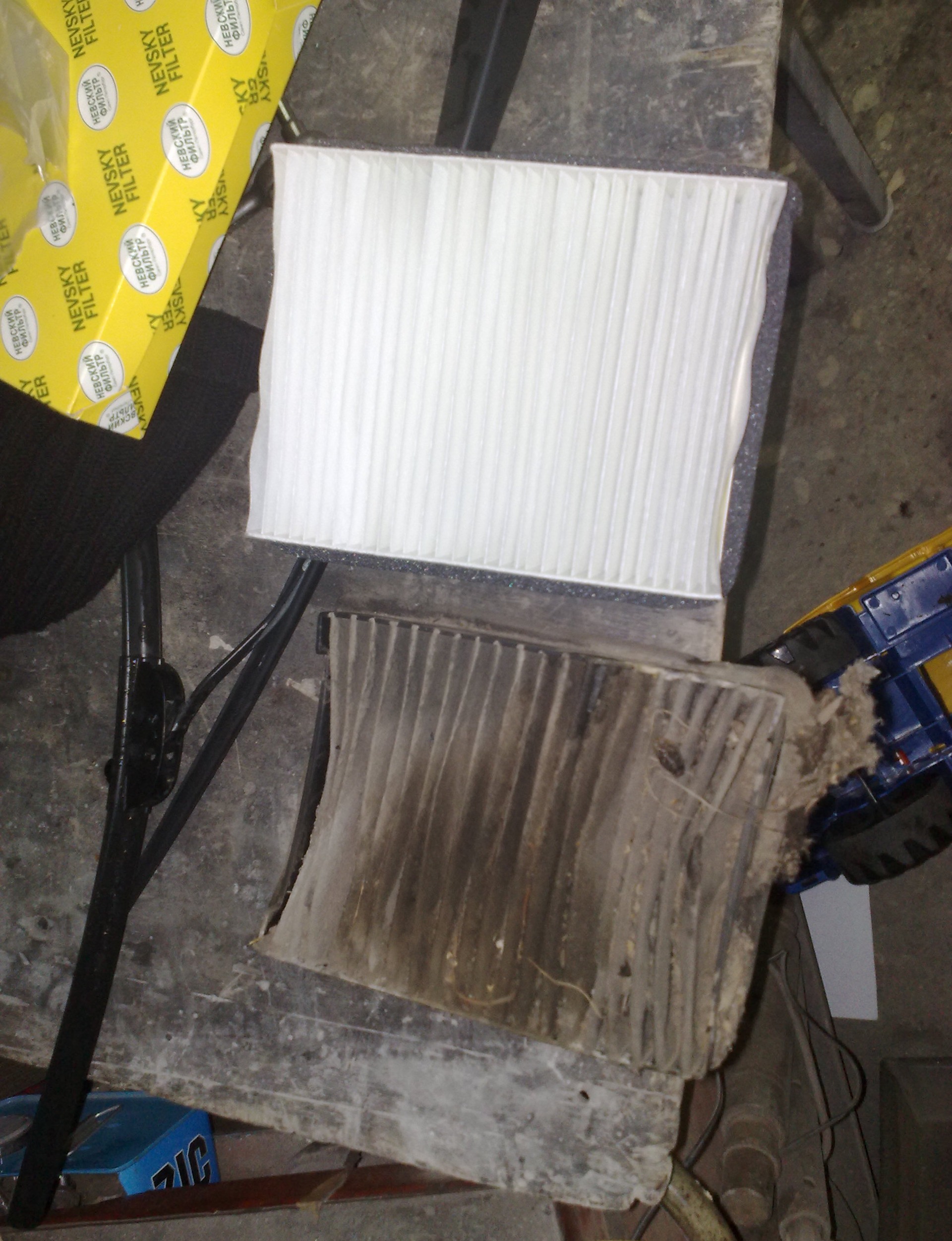 Замена салонного фильтра. — Lada 2112, 1,6 л, 2006 года | визит на ...