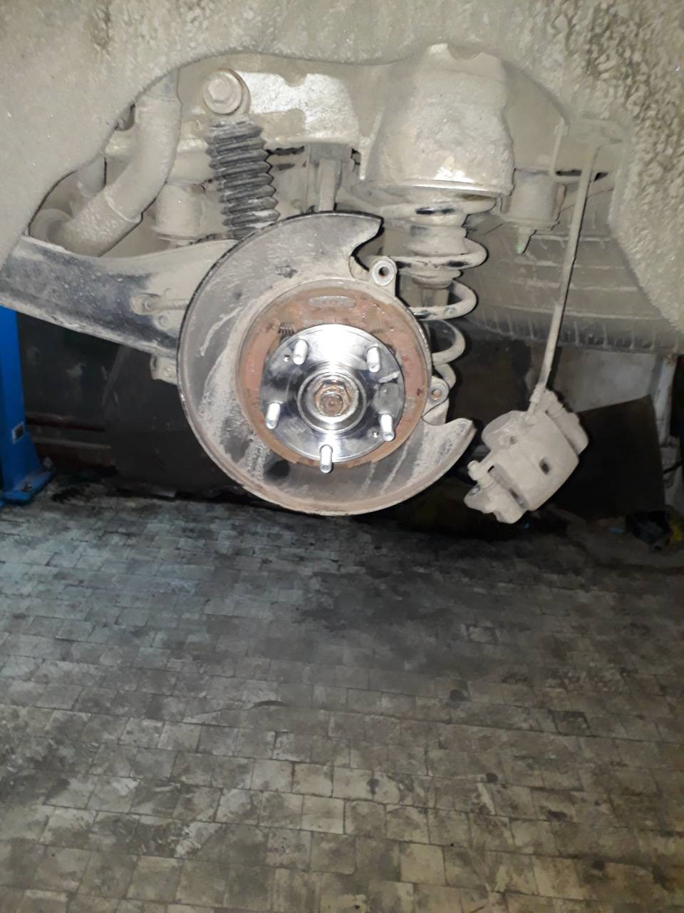 Замена заднего левого подшипника. — Hyundai Santa Fe (3G), 2,4 л, 2012 ...