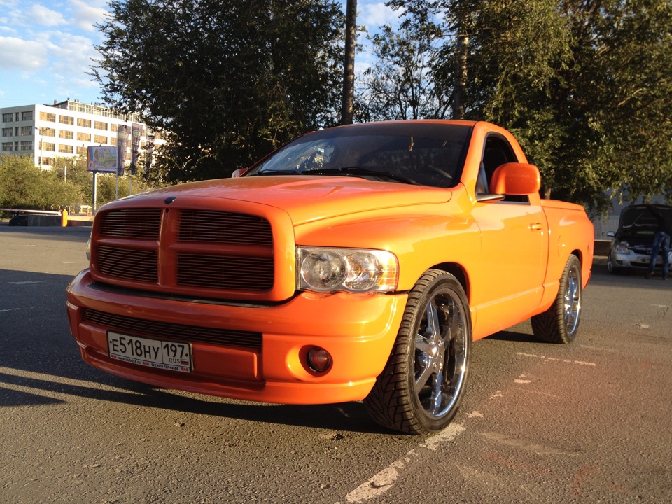 Dodge Ram 1500 srt 10