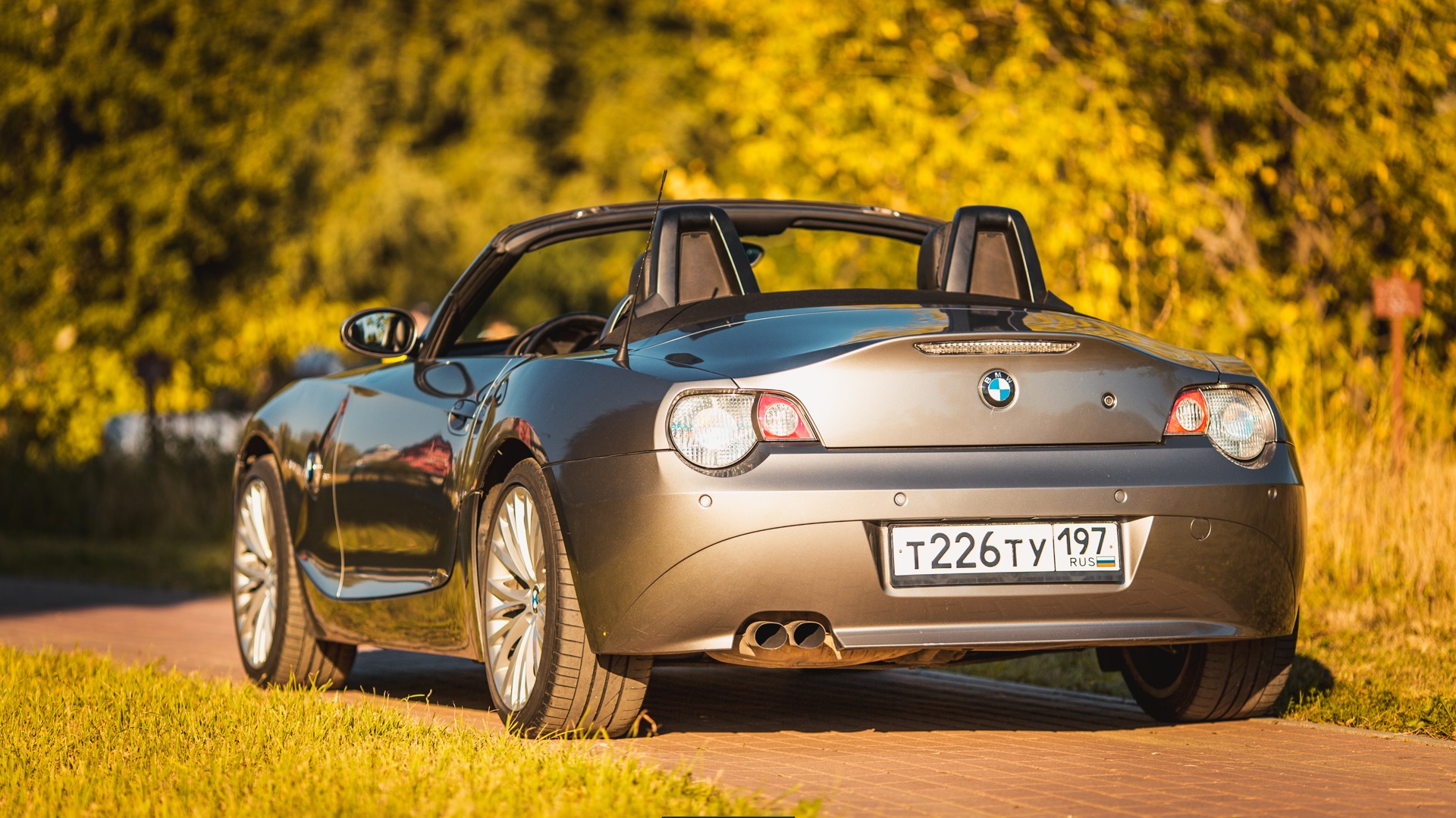 BMW z4 золотистая