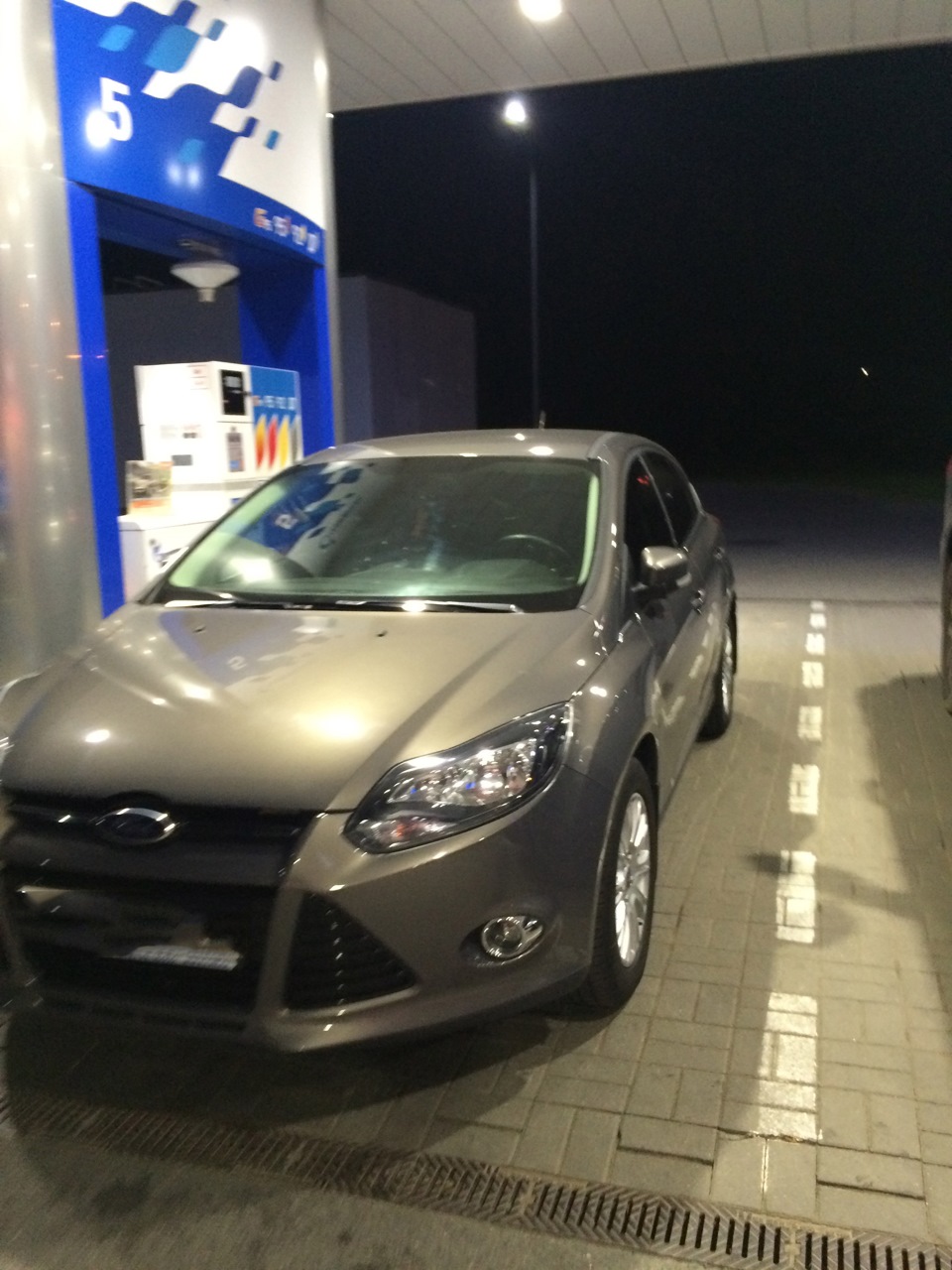 Какой заливать? — Ford Focus II Hatchback, 2 л, 2009 года Foto 17