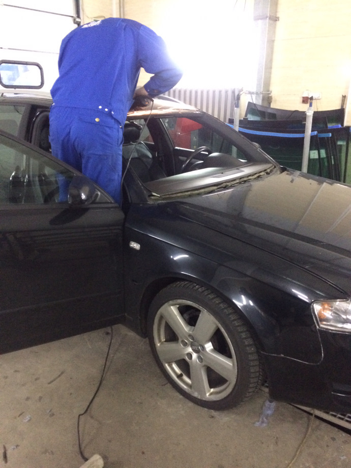 Замена лобового стекла. Минск — Audi A4 Avant (B7), 2 л., 2006 года ...