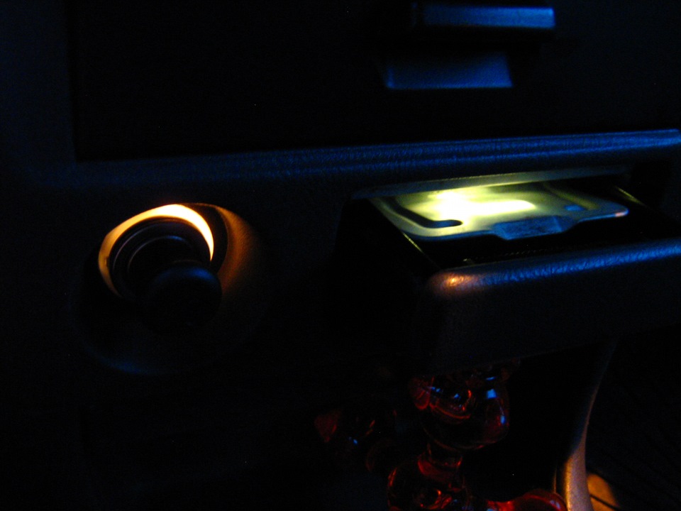 Прикуриватель и пепелка — Mitsubishi Colt V