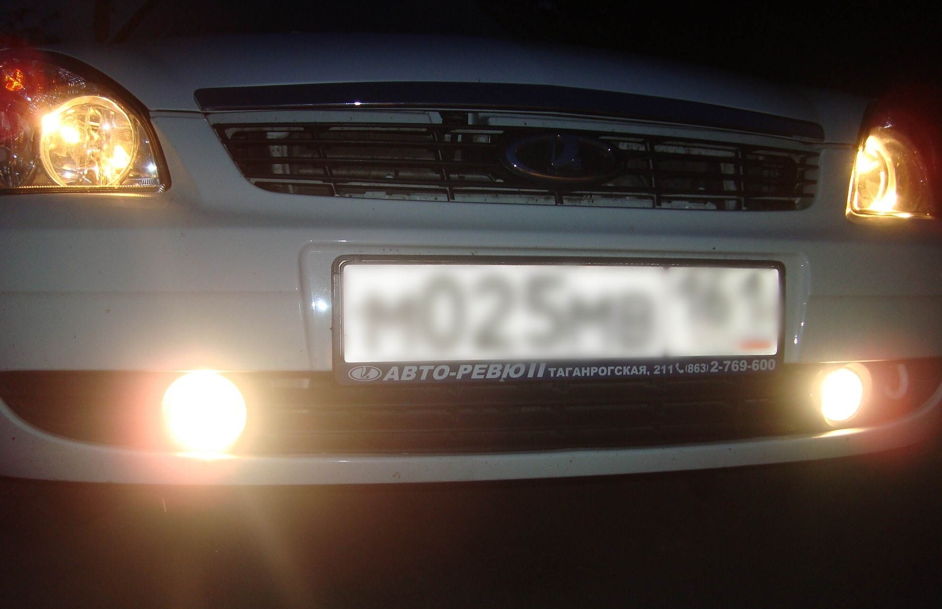 Противотуманки дались с боем! — Lada Приора хэтчбек, 1,6 л, 2009 года ...