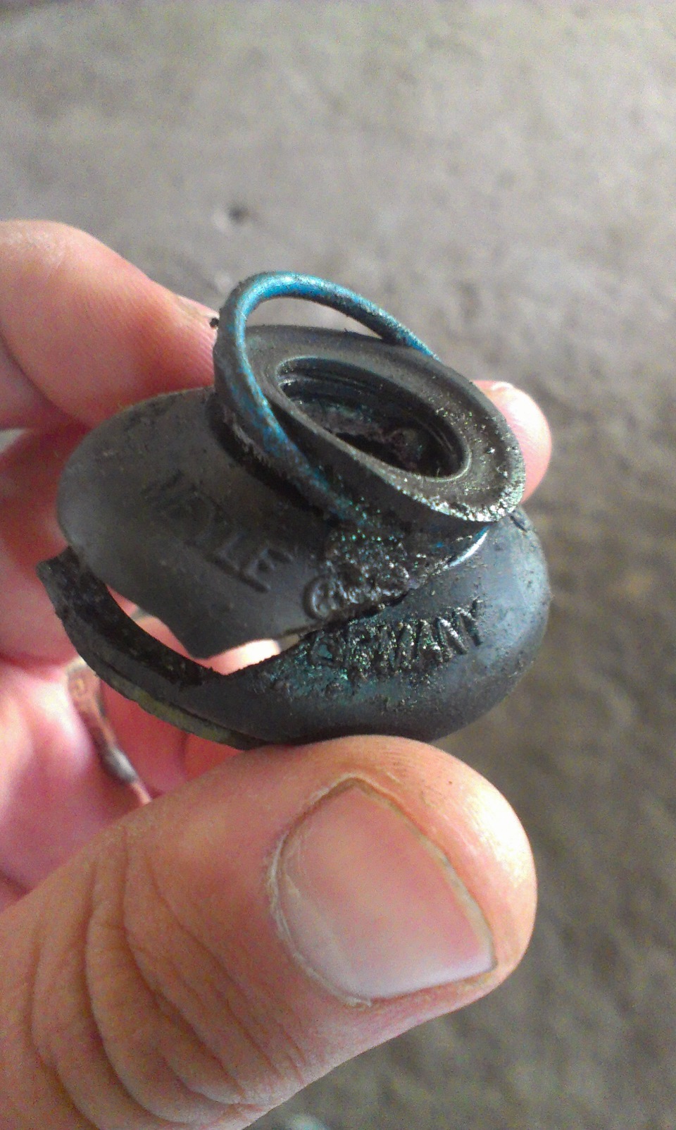 Порванный пыльник, но не на ШРУСе :( — Mazda 626 IV (GE), 2 л, 1992 ...