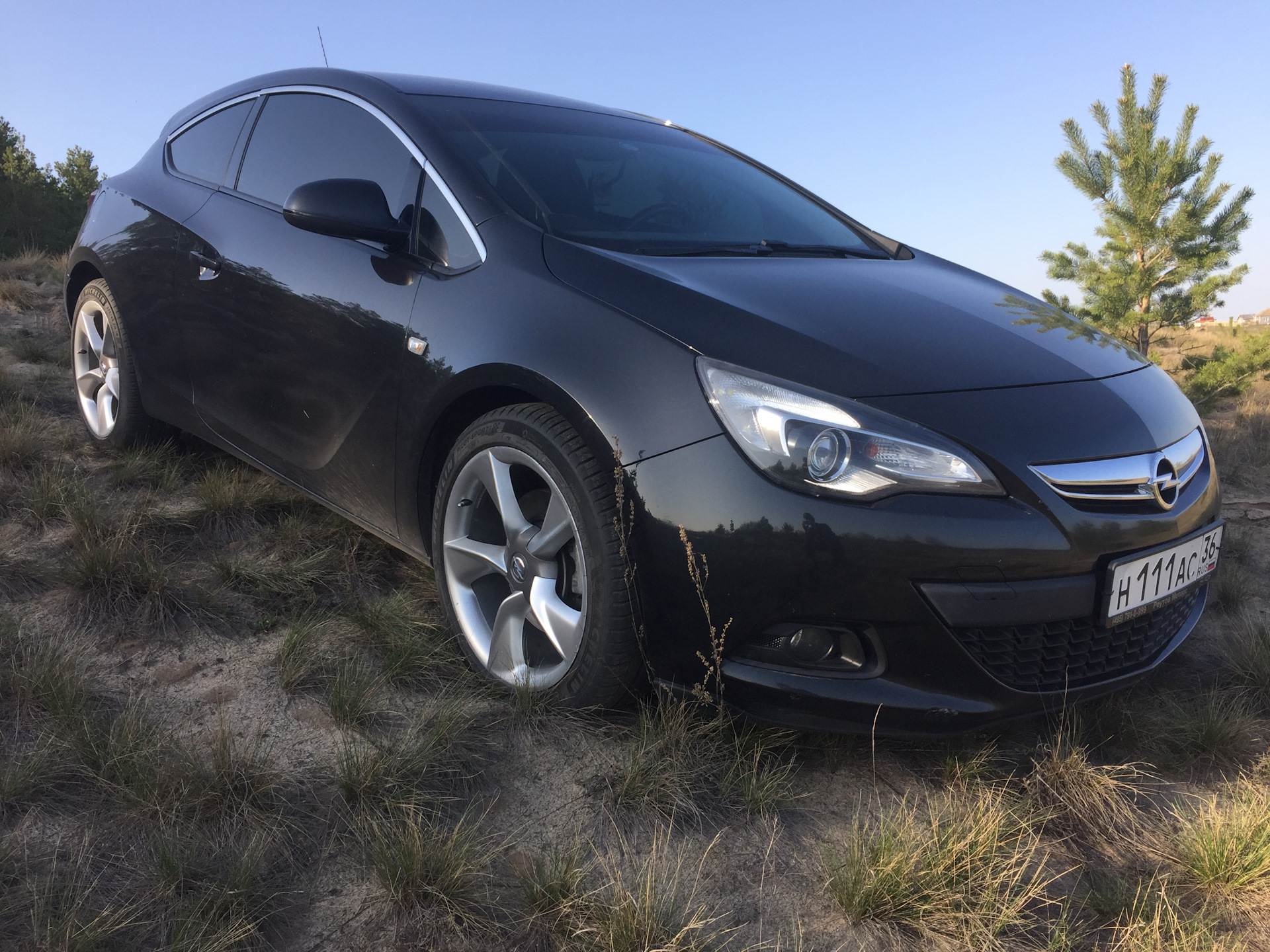 Opel Astra j черный