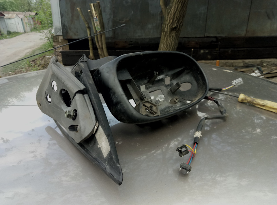 Подсветка зеркала заднего вида — Nissan Almera II (N16), 1,8 л, 2005 ...