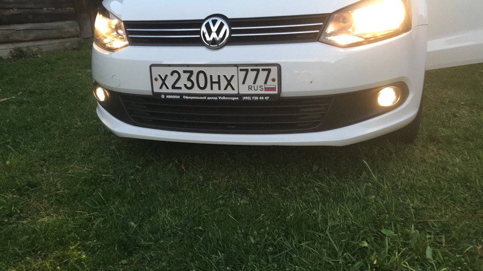 Противотуманки установлены — Volkswagen Polo Sedan, 1,6 л, 2015 года ...