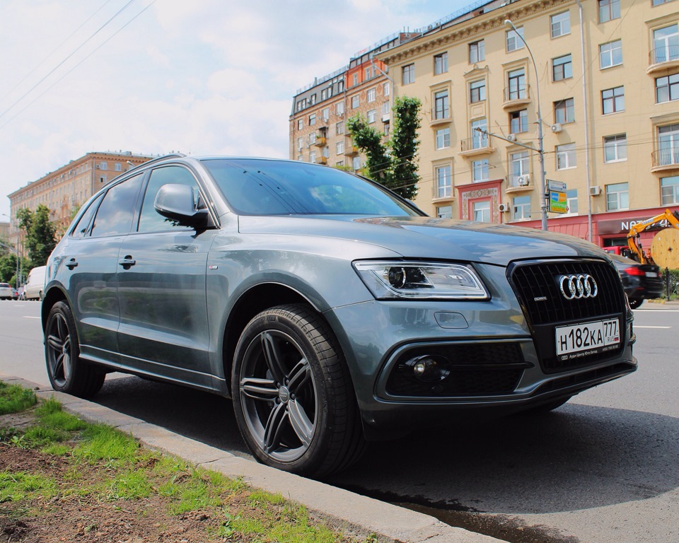 Grey 5. Audi q5 Grey.