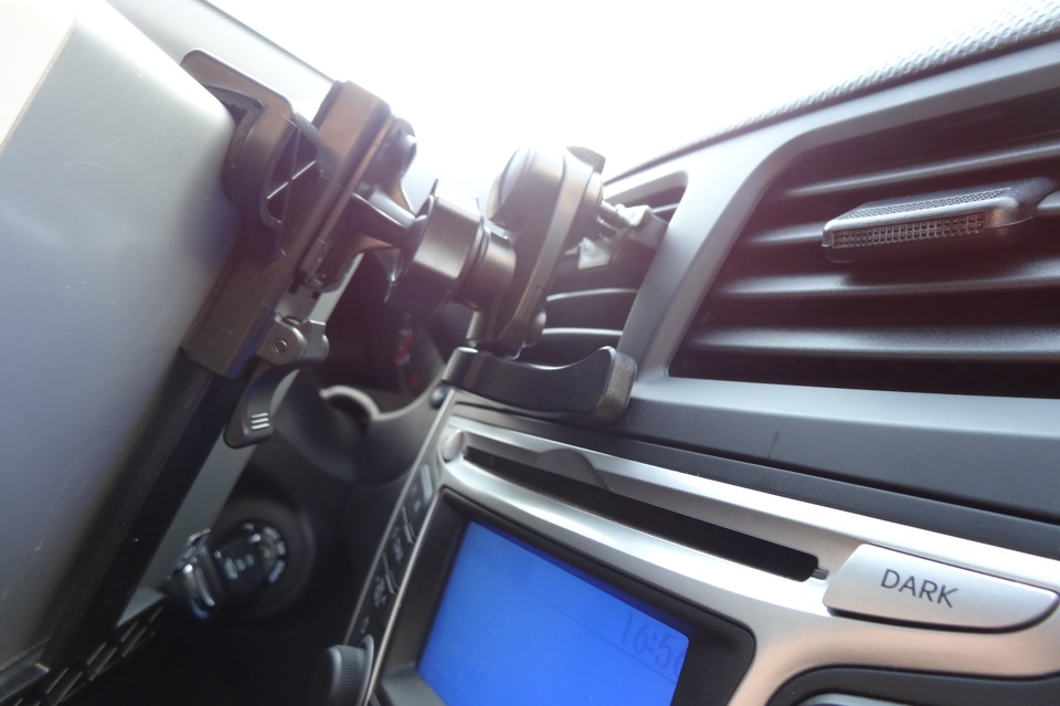 Крепеж для планшета — Hyundai Solaris (1G), 1,6 л, 2013 года ...