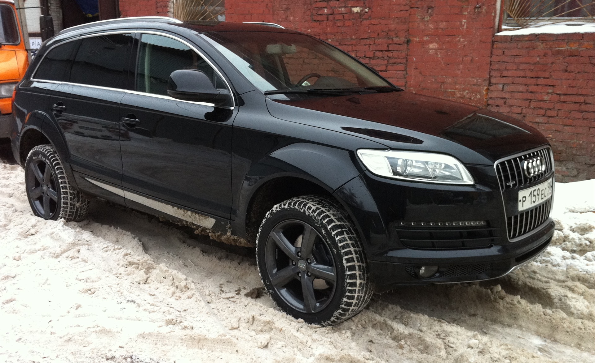 Q7 max black. Audi q7 2007. Audi q7 диски графит. Черные диски на Ауди q7. Ауди черный матовый q7.