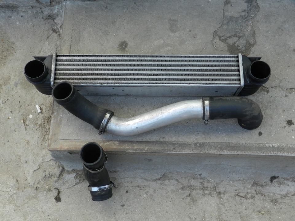 Интеркулер бмв. Интеркулер бмв е39 м51 дизель. Интеркулер бмв е60. Жидкостный радиатор интеркулера bmw f10. Интеркулер бмв.