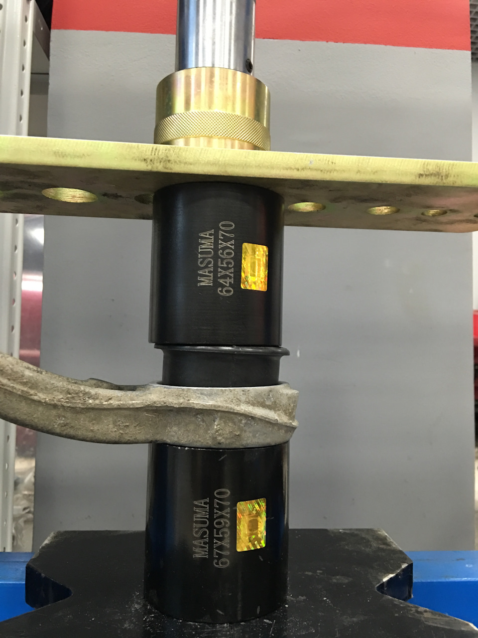 Процесс запрессовки (большой сайлентблок) — Peugeot 407 Coupe