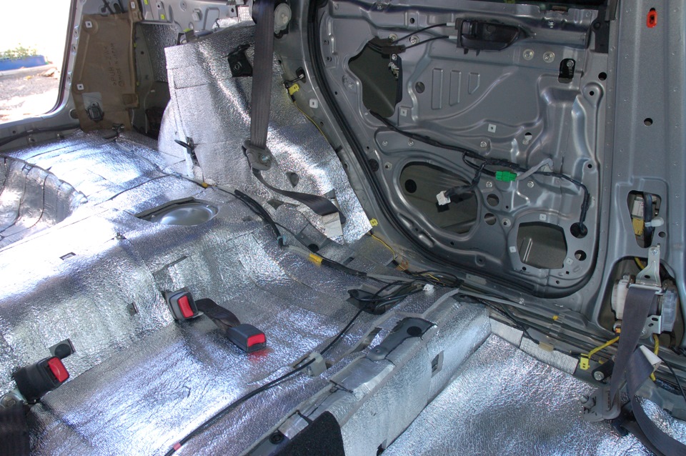 Шумка 3. Шумка мотора Сценик 3. Шумоизоляция пола багажника Аккорд 2008 Каталожный номер. Заводская шумоизоляция салона Subaru XV. Шви авто материалы.