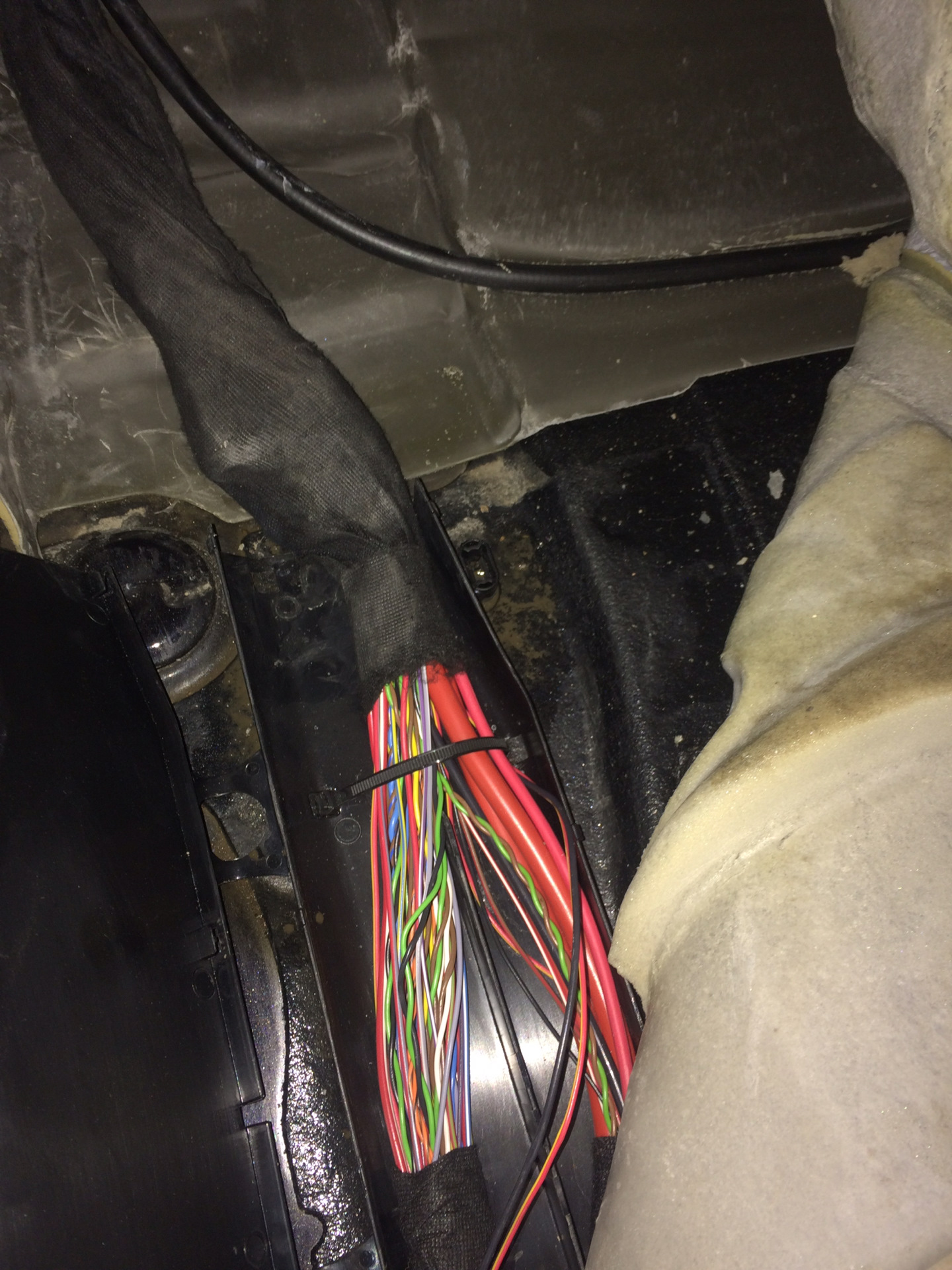 Провод массы двигателя туарег 2. Туарег долго заводится. Фольксваген туарег 3 л заводится и глохнет. Туарег долго заводится. Датчик коленвала фольксваген туарег 2.