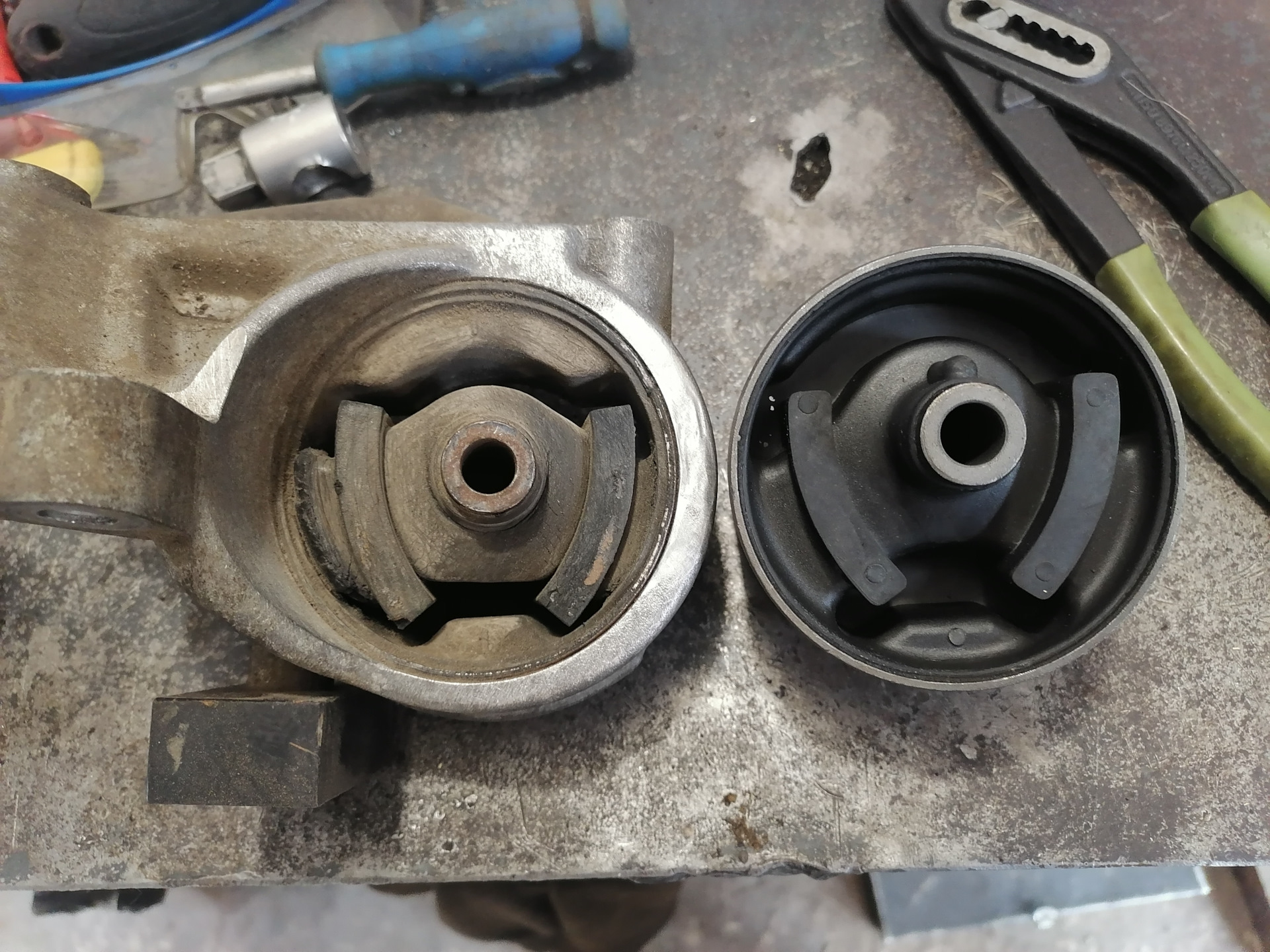 Подушка вариатора honda hr-v 99. Крепление для аккумулятора дайхатсу мув. Подушка вариатора хонда фит gd1. Подушка вариатора хонда eu1. Замена картриджа ниссан авенир.