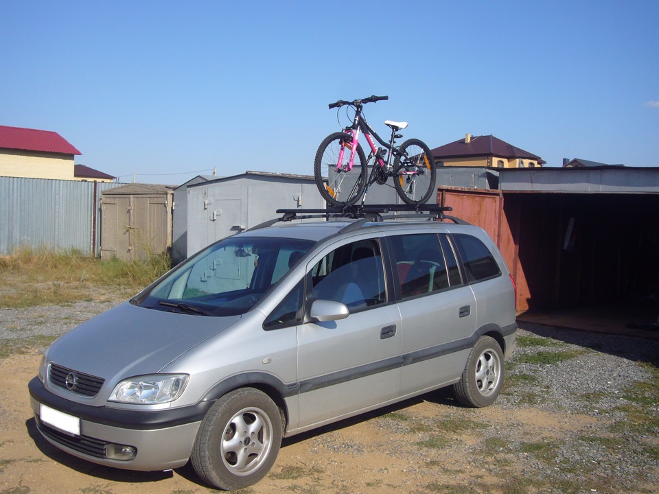 Багажник на опель зафира б. Рейлинги Опель Зафира. Opel Zafira 2007 багажник на крышу. Опель Зафира 2001 багажник. Багажник на крышу Ford Galaxy 2012.