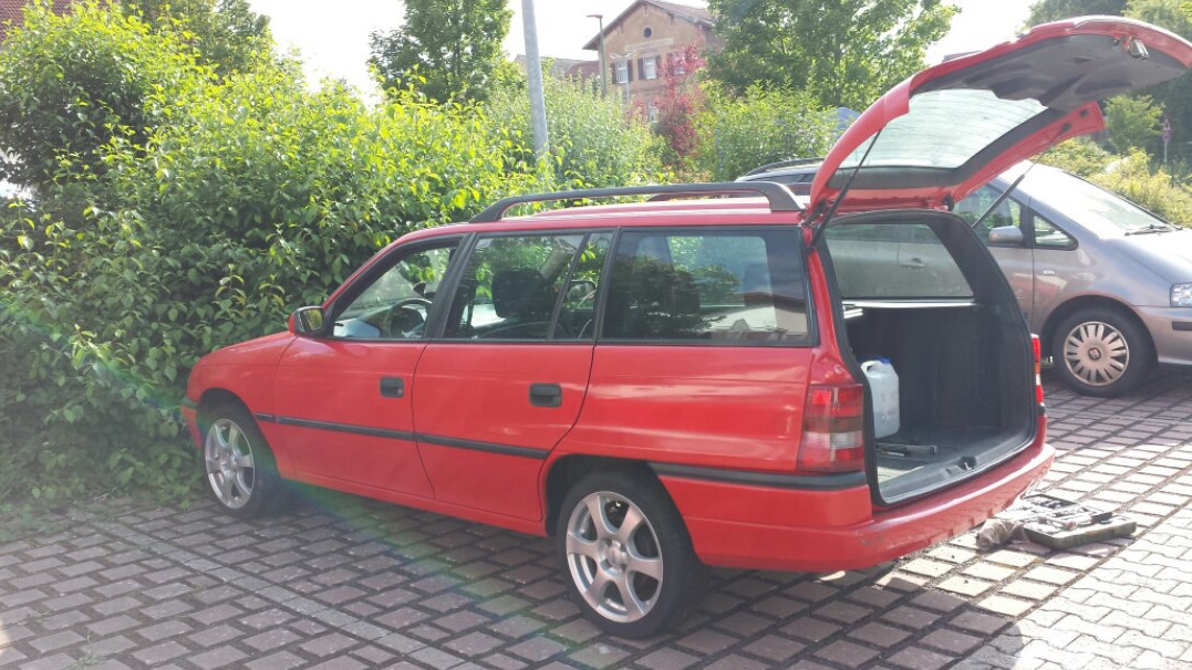Opel Astra Caravan 1997. Opel Astra f 1997 универсал.