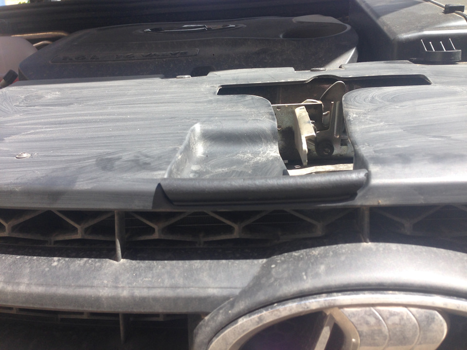 Уплотнитель капота — Lada Vesta (1G), 1,6 л, 2017 года | аксессуары ...