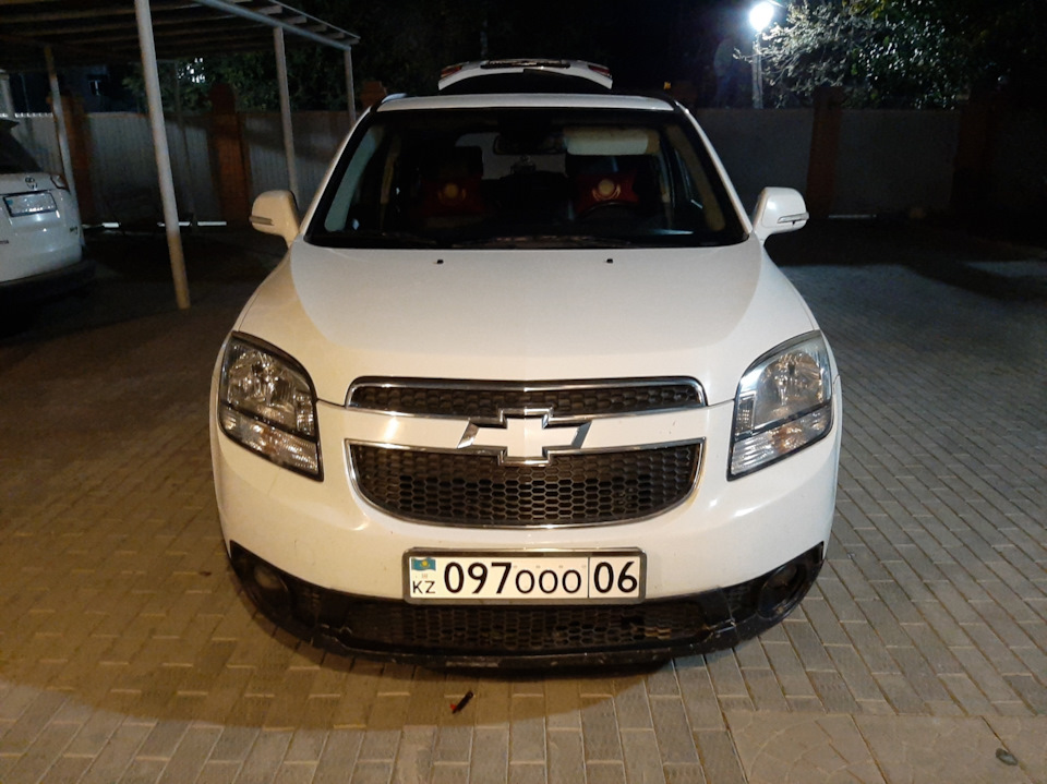 Покраска эмблемы Шевроле — Chevrolet Orlando (1G), 1,8 л, 2016 года ...