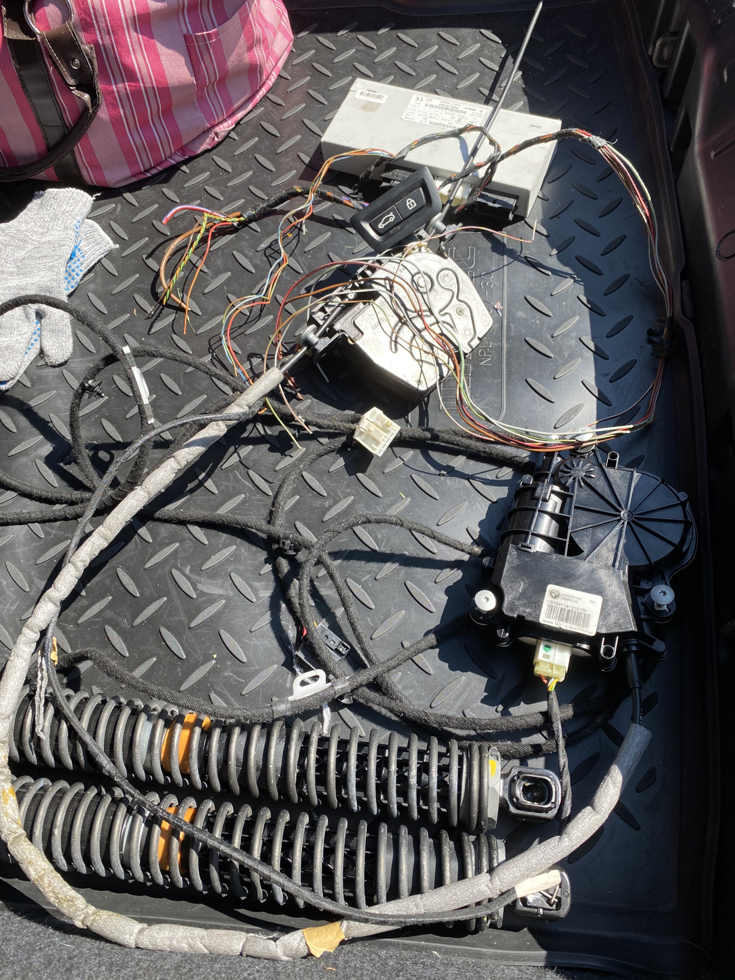 Электропривод багажника BMW F10 — BMW 5 series (F10), 2 л, 2016 года ...