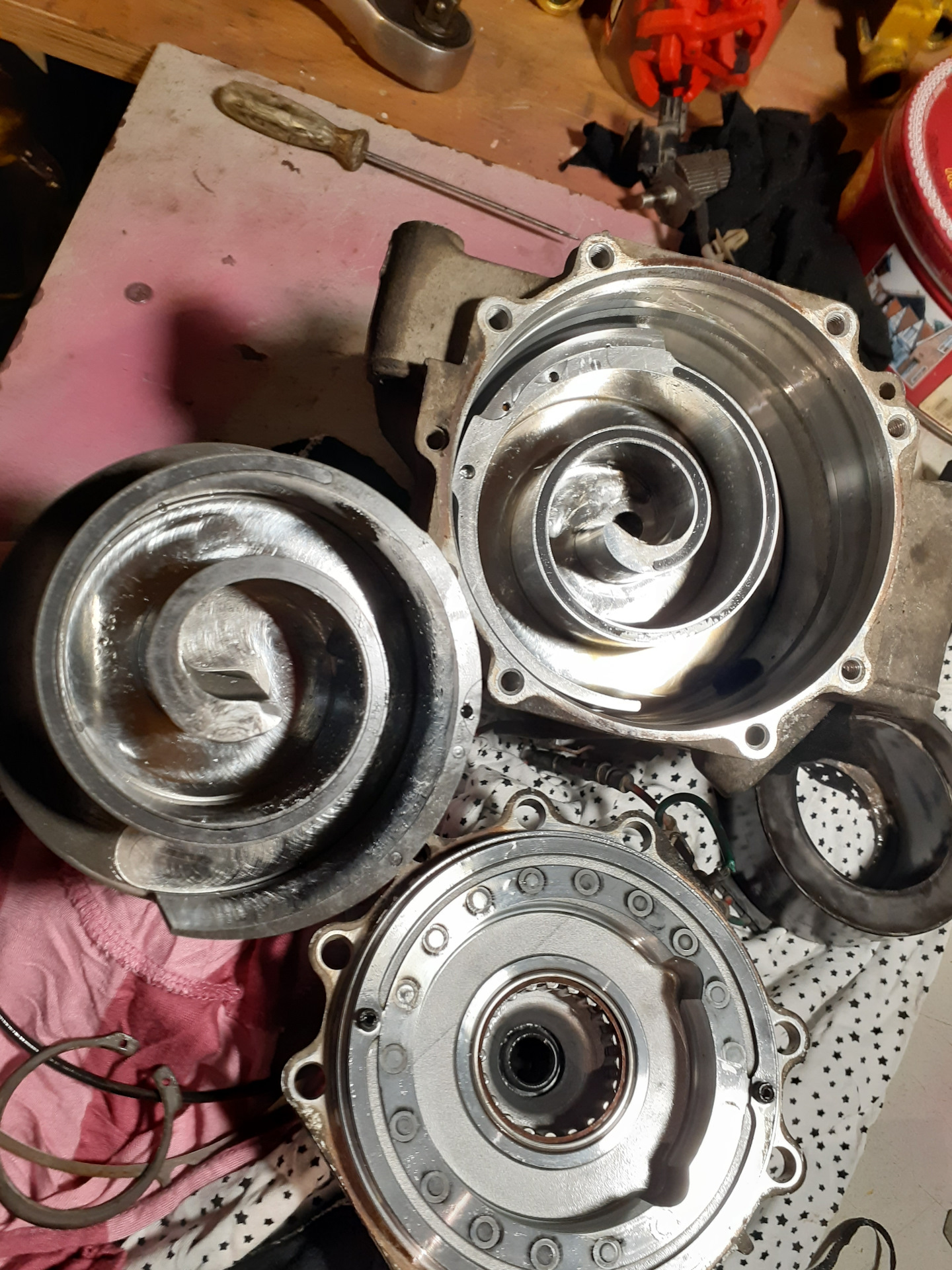 Компрессор кондиционера w204. Компрессор кондиционера опель корса д 1. Компрессор кондиционера опель вектра c. Патрубок компрессора кондиционера opel astra h 2012. 0 для кондиционера.