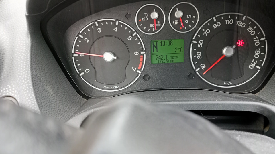 штатную магнитолу 6000cd — Ford Fiesta (Mk V), 1,4 л, 2006 года ...