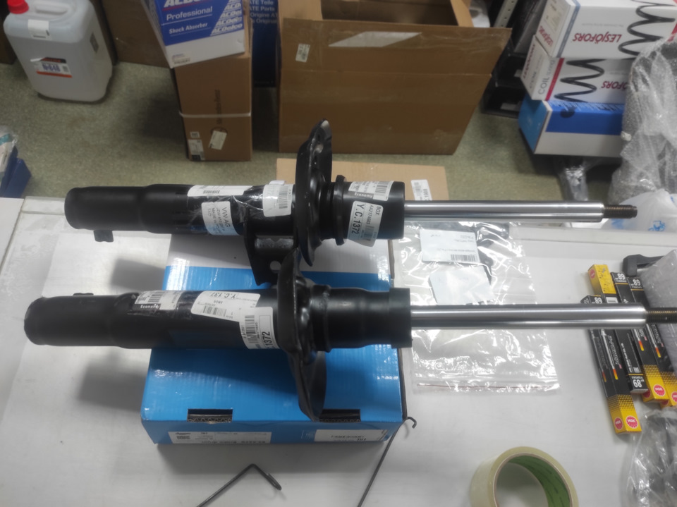 Поменял передние стойки.Мойка подкаподки. — Skoda Octavia A5 Mk2, 1,4 л ...