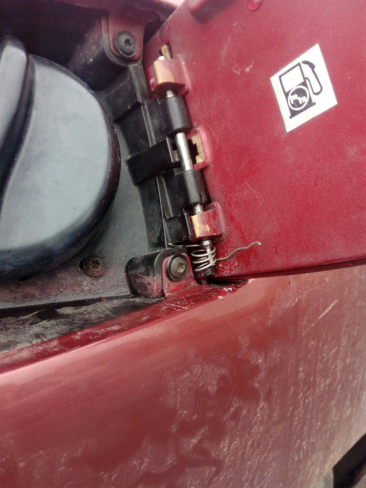 Тойота камри 70 крышка топливного бака. Люк в peugeot 406. Починить крышку бензобака. Починить крышку бензобака. Починить крышку бензобака.