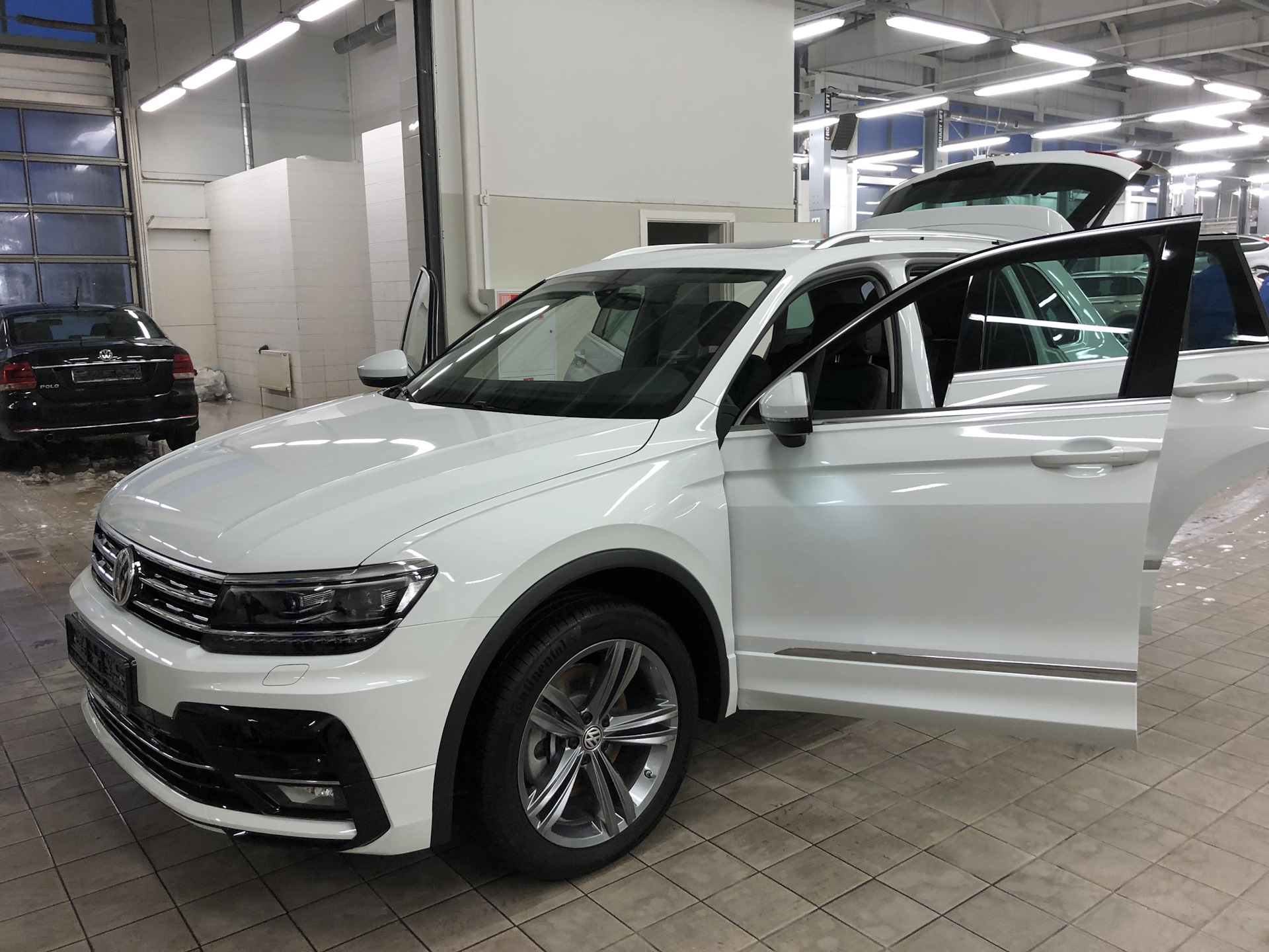 Tiguan 2 Sportline 2.0. Тигуан спортлайн 2019. Тигуан спортлайн 2021. Тигуан 2 спортлайн черный.