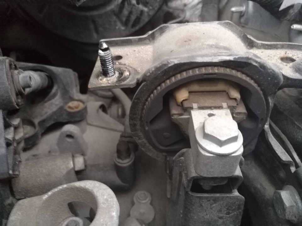 Вопрос по многострадальной подушке КПП — Volkswagen Polo Sedan, 1,6 л ...
