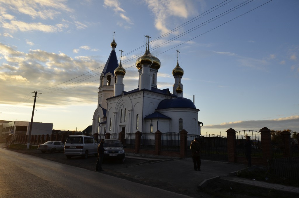 Барабинск новосибирская область. Церковь в Барабинске Новосибирской области. Церковь иконы Божией матери всех скорбящих радость Барабинск. Церковь Георгия Победоносца в Барабинске. Храм Пресвятой Богородицы Татарск.