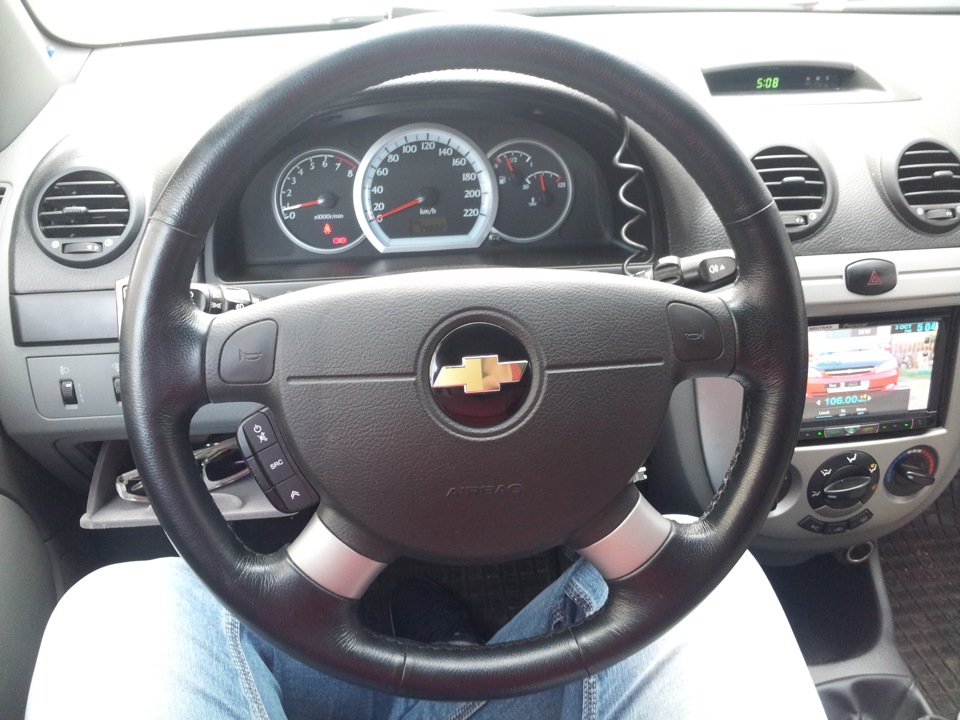 Купил значок на руль=) — Chevrolet Lacetti 5D, 1,4 л, 2007 года ...