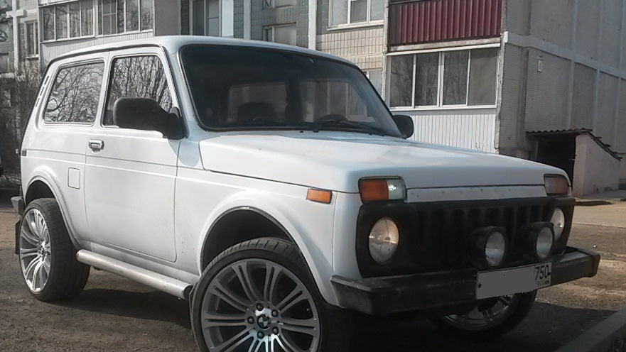 Дымит и воняет, пахнет бензином, что то шоркает сзади… — Lada 4x4 3D, 1 ...