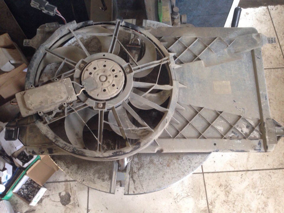 Вентилятор охлаждения ДВС(Блок управления) — Ford Focus Hatchback II, 2 ...