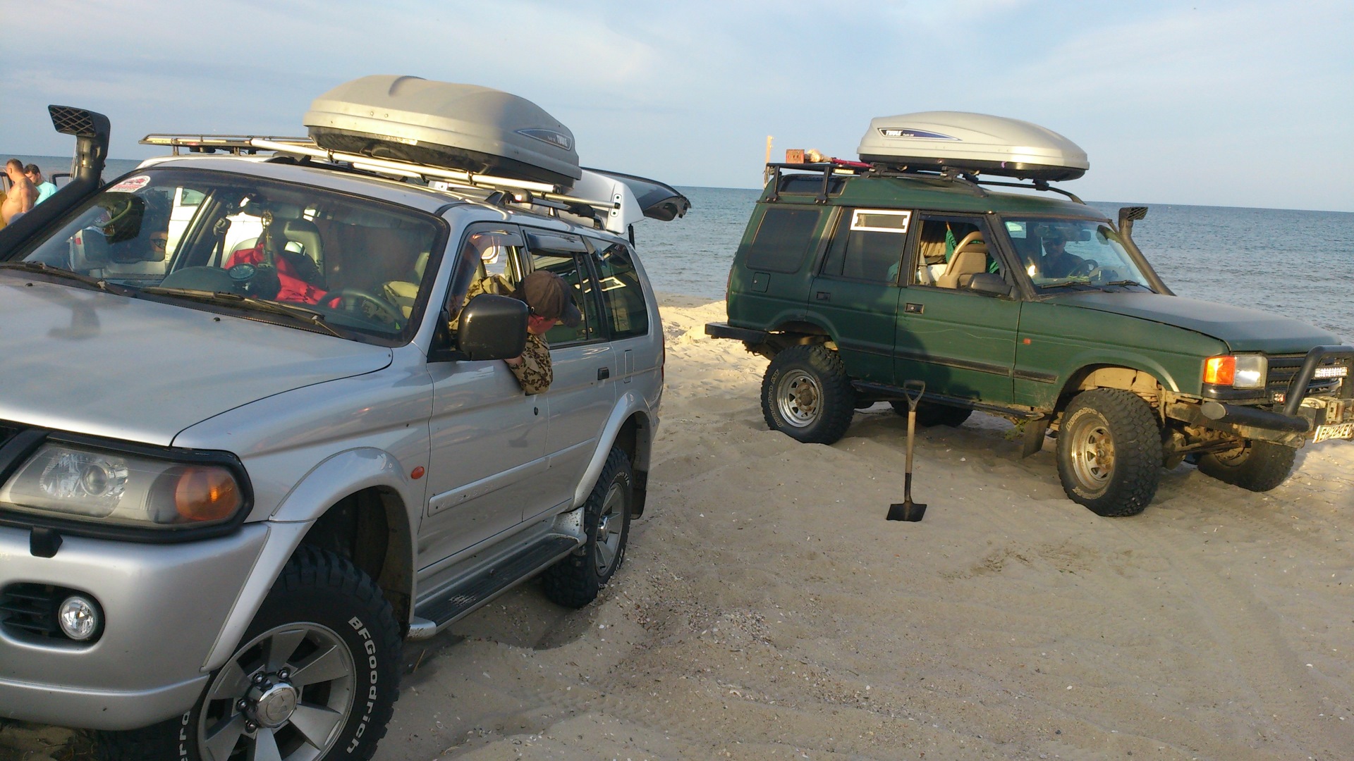 Паджеро спорт 1 3.0 бензин. Экспедиционный багажник на Прадо 95. Прадо 90 экспедиционник. Багажник экспедиционный Toyota Прадо 95 кузов. Экспедиционный багажник lend Cruzer 95.
