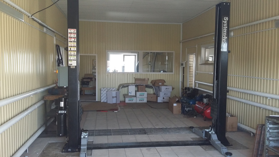 Установка подъемника в автосервисе от компании Азбука Автосервиса ...