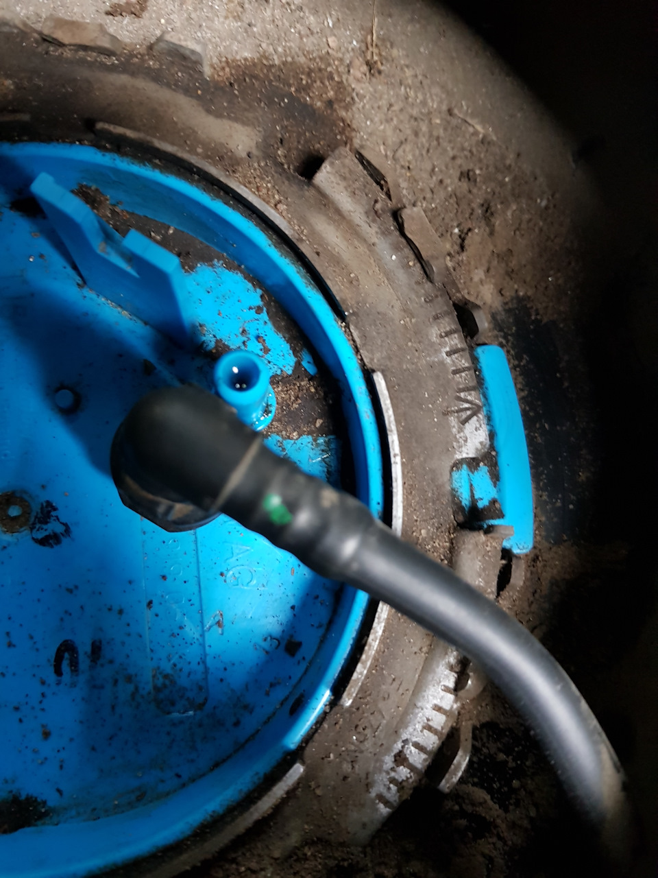 Дергачи или как за 30 минут поменять сеточку — Audi Q3 (1G), 2 л., 2013 ...